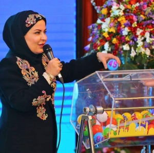 شیوه ی اجرای صحنه در هنگام کار با گردونه قرعه کشی از فریبا علومی یزدی