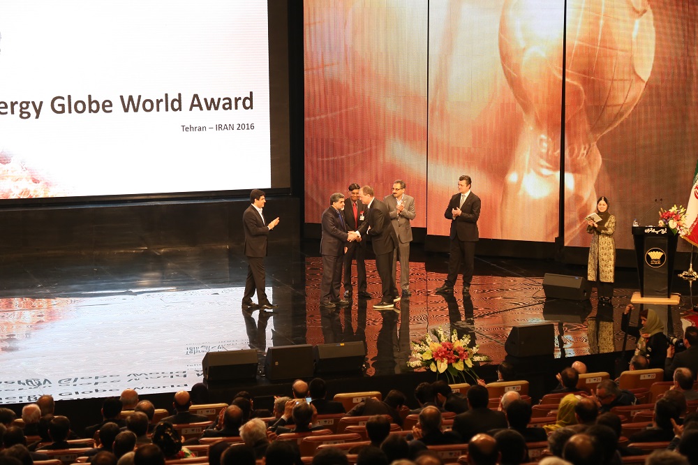 فریبا علومی یزدی مجری جایزه جهانی انرژی در برج میلاد تهران